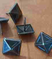 PYRAMID HEAD TACKS LE-BR570 IN BRONZE 100 COUNT