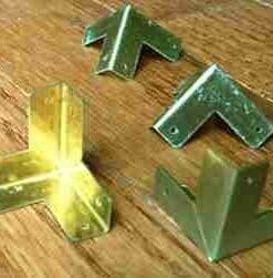 VERY SMALL BRASS T CORNER LL-H21B3634