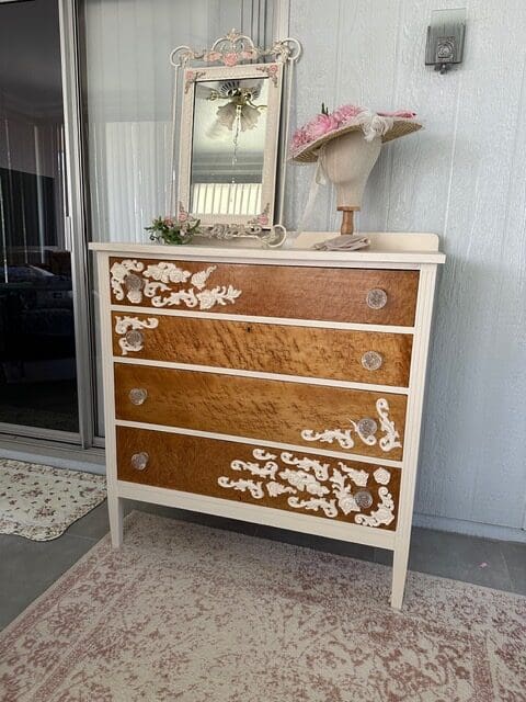 LARGE COLONIAL GLASS KNOB FLOWER PATTERN 2-1/8 DIAMETER C-0318B C-0318B